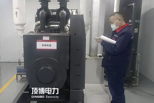 冬季使用康明斯柴油發(fā)電機(jī)組時(shí)應(yīng)提前預(yù)熱，緩慢啟動(dòng)